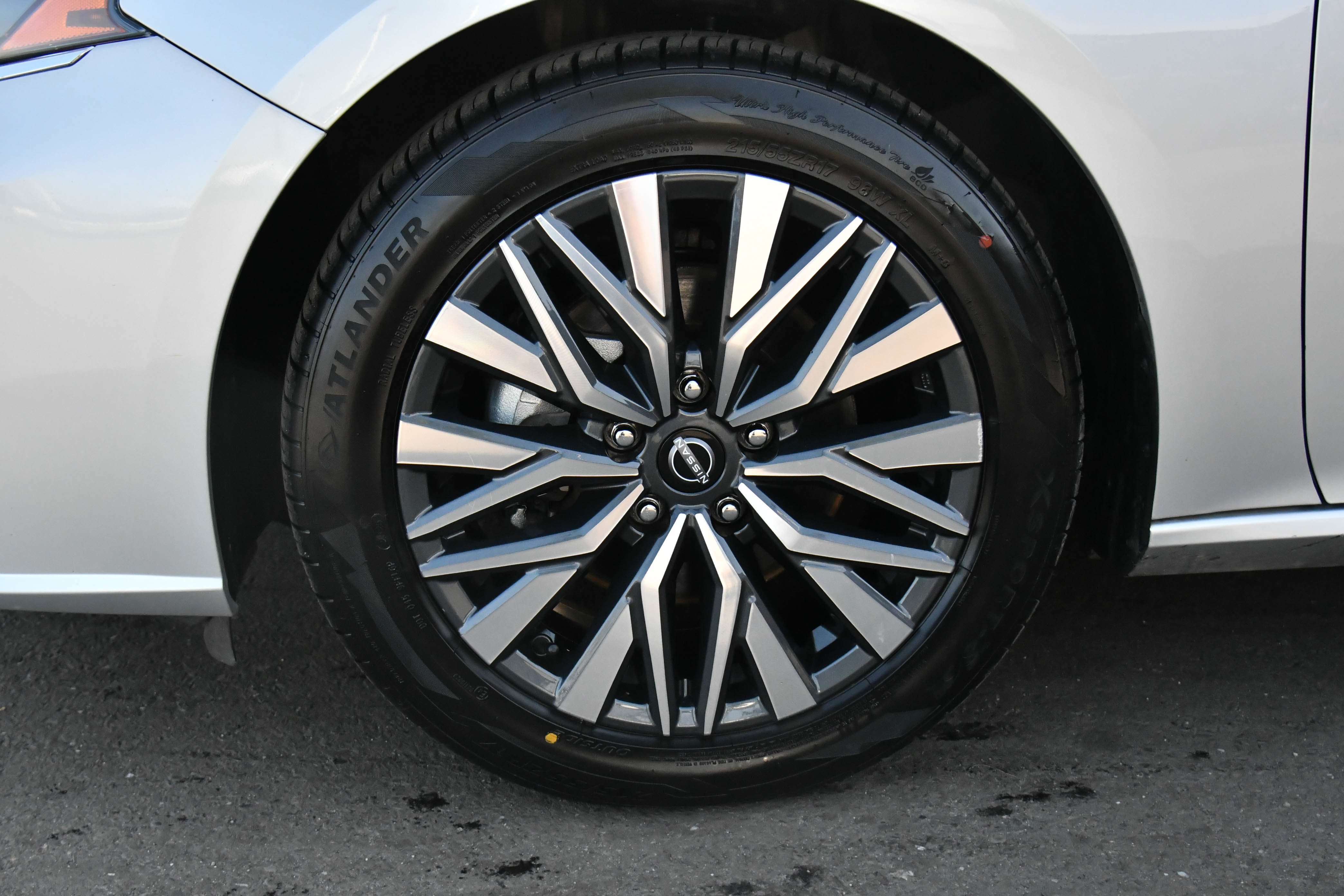 Used 2024 Nissan Altima 2.5 SV image 12