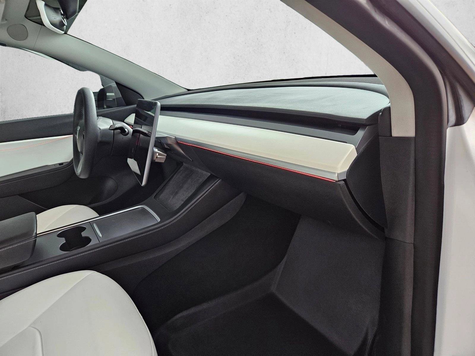 Used 2022 Tesla Model Y Long Range AWD/4WD image 17