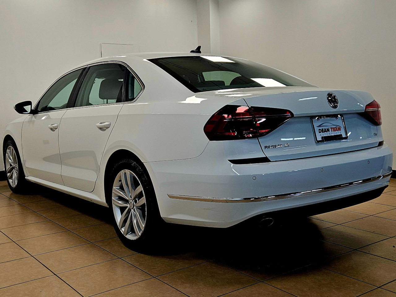 Used 2018 Volkswagen Passat 2.0T SE image 6