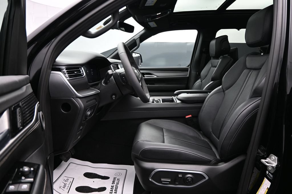 New 2026 Jeep Grand Wagoneer L Limited AWD/4WD image 9