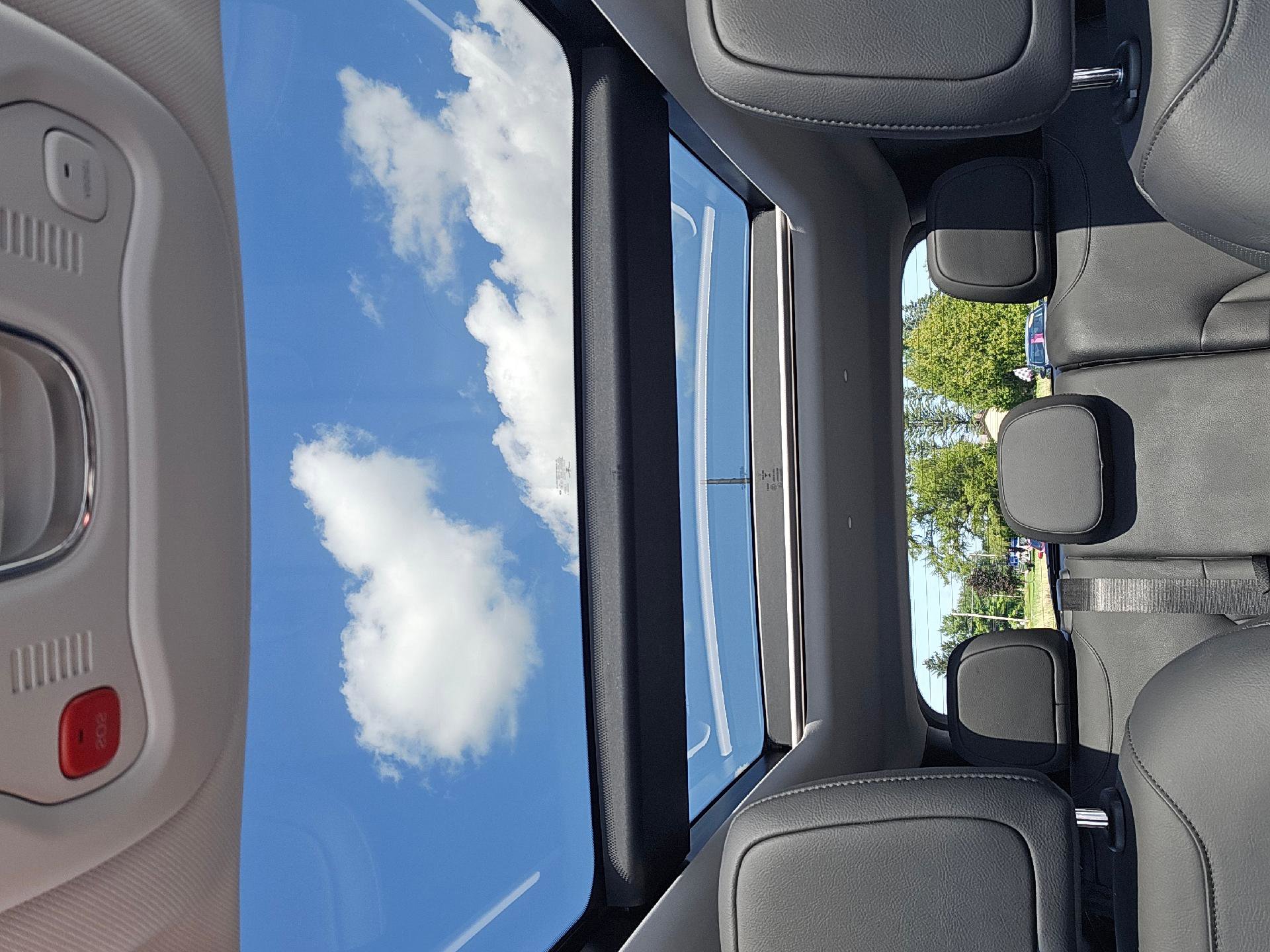 Used 2021 Jeep Renegade Limited w/ Sun & Sound Group image 9