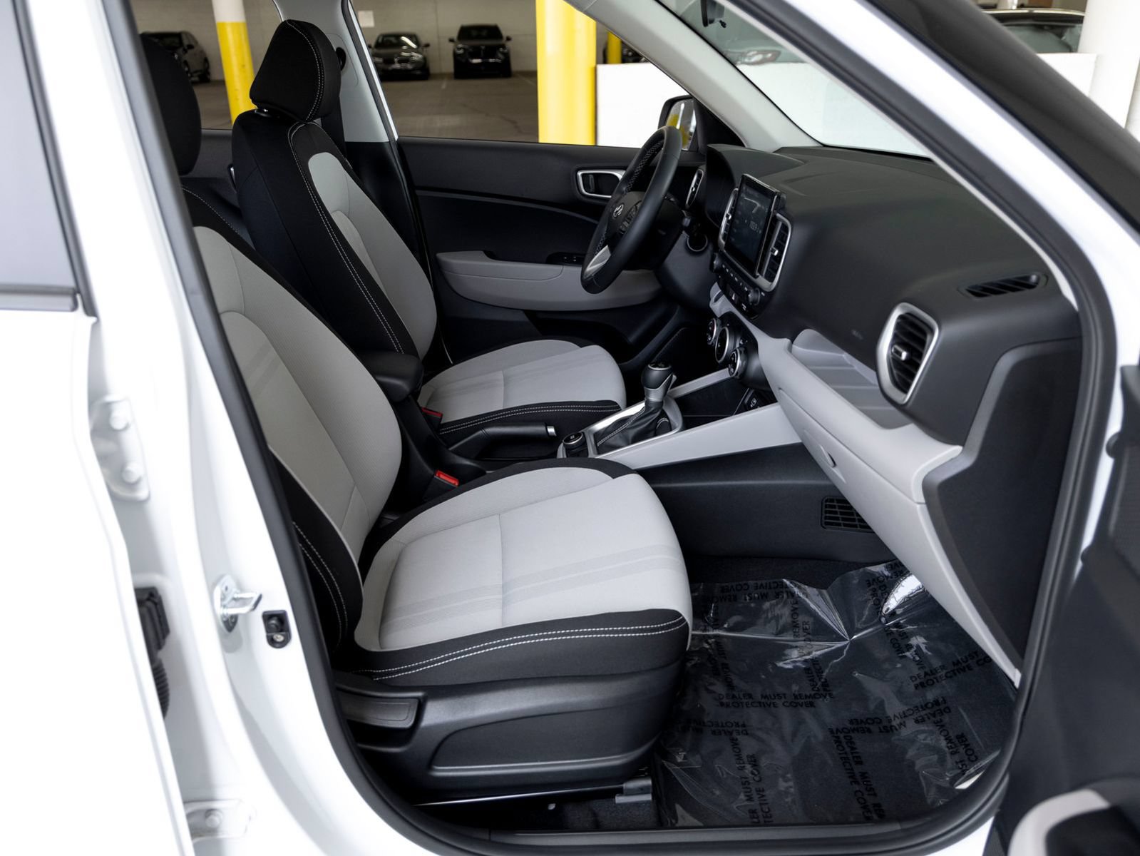 Used 2025 Hyundai Venue SEL FWD image 27