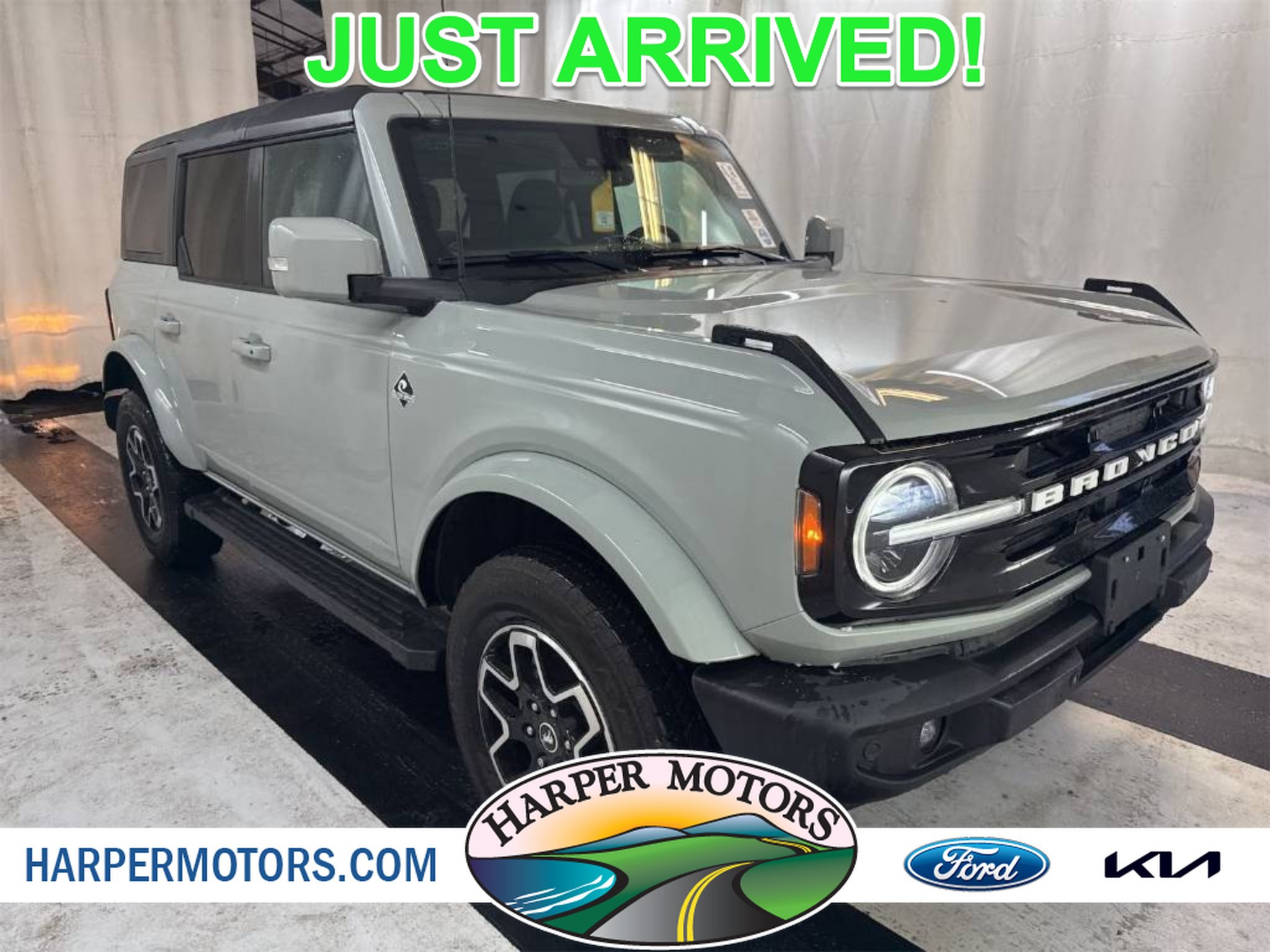 Used 2023 Ford Bronco Outer Banks AWD/4WD image 1
