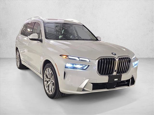 Used 2024 BMW X7 xDrive40i w/ Premium Package AWD/4WD image 3