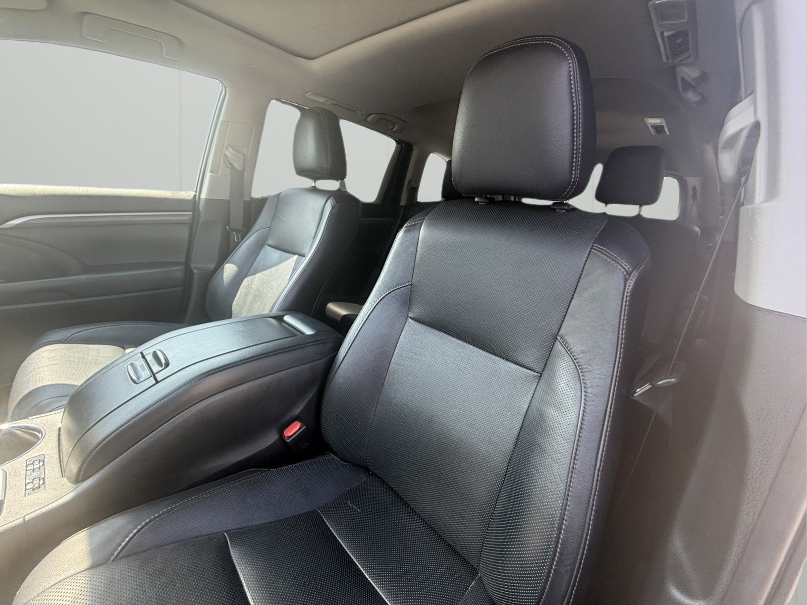 Used 2019 Toyota Highlander Limited AWD/4WD image 10