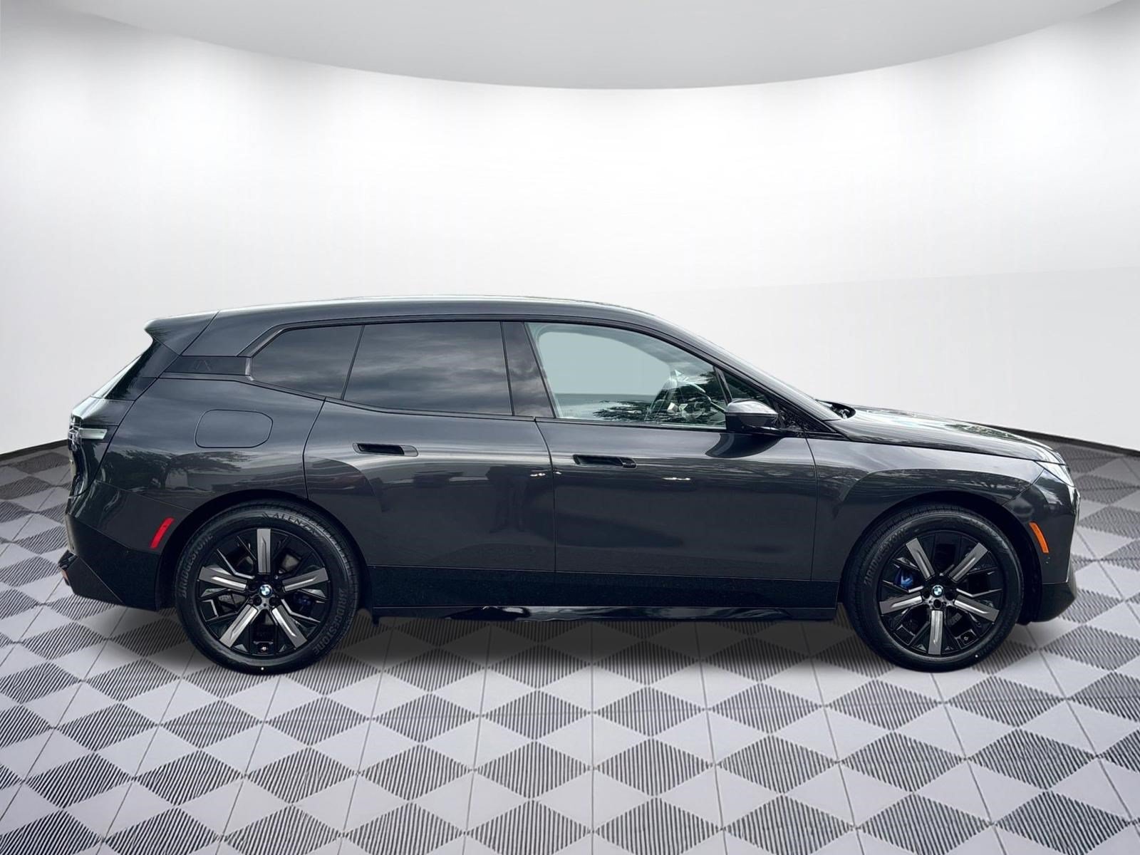 Used 2023 BMW iX xDrive50 w/ Premium Package AWD/4WD image 7