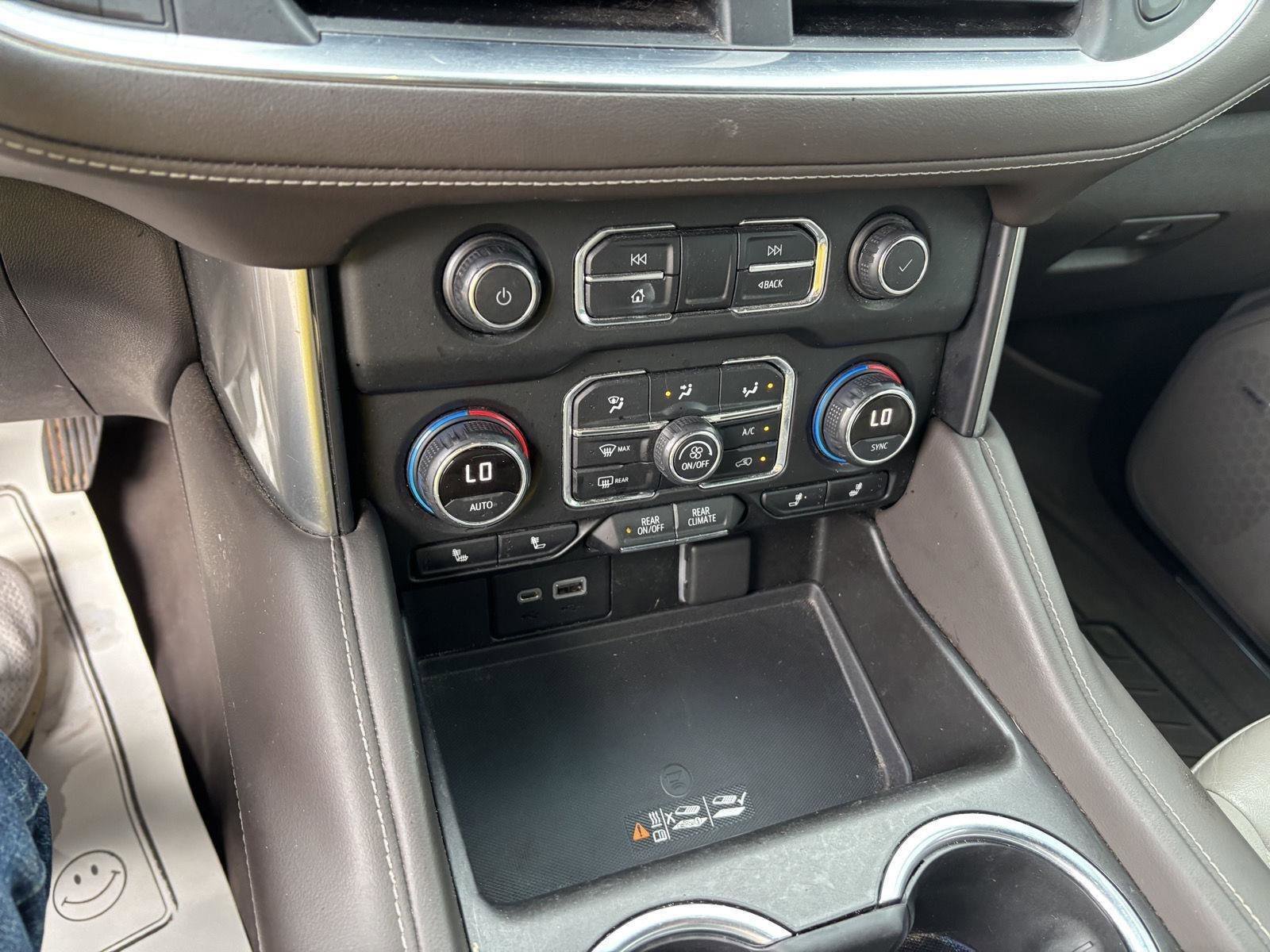 Used 2021 Chevrolet Suburban Z71 w/ Luxury Package image 13