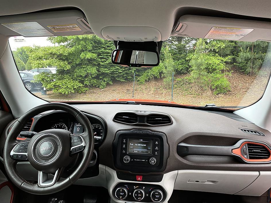 Used 2016 Jeep Renegade Latitude w/ Popular Equipment Group AWD/4WD image 21
