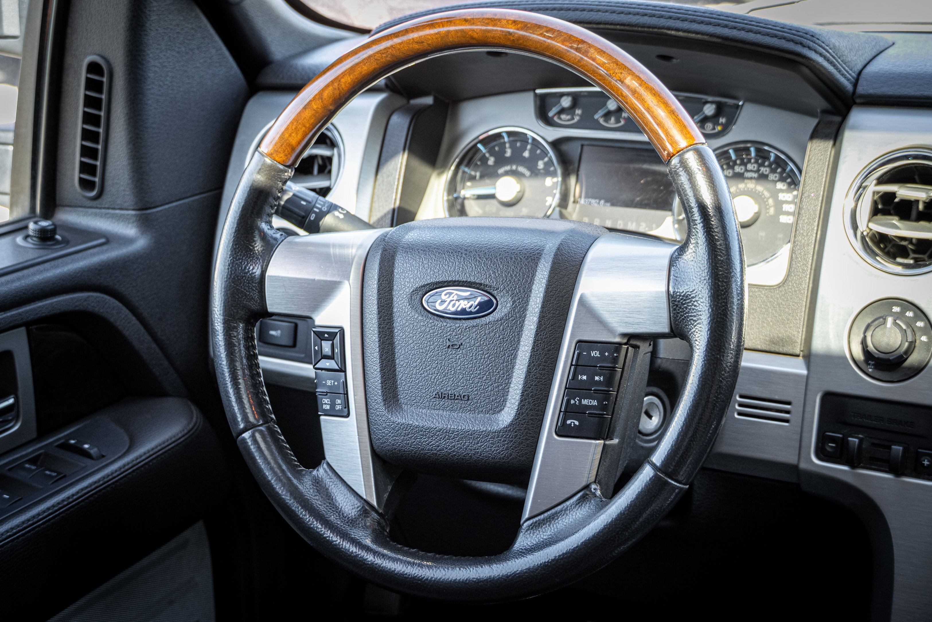 Used 2013 Ford F150 Platinum w/ Max Trailer Tow Pkg AWD/4WD image 23