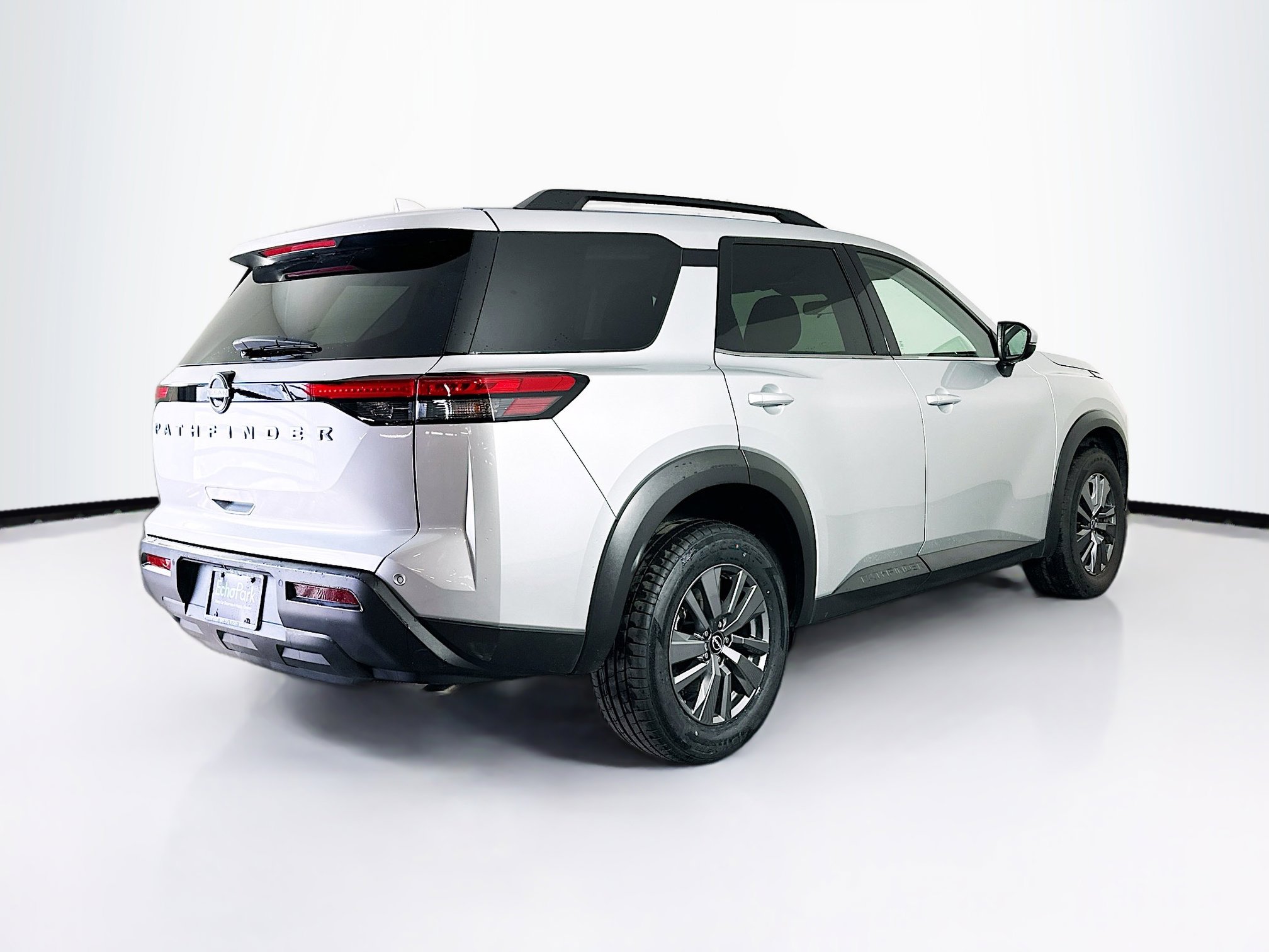 Used 2025 Nissan Pathfinder SV image 9