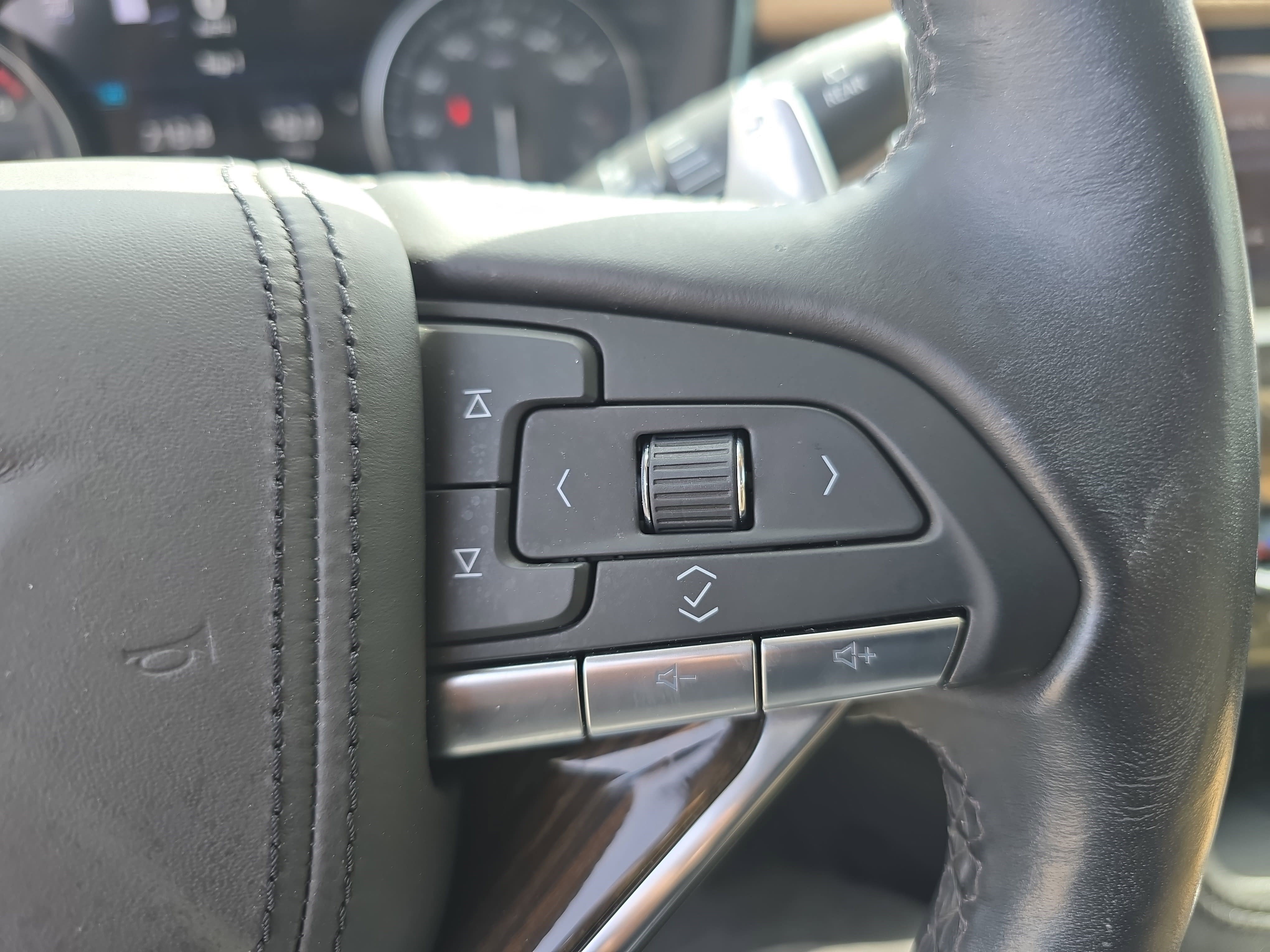 Used 2023 Cadillac XT6 Sport w/ Platinum Package image 17