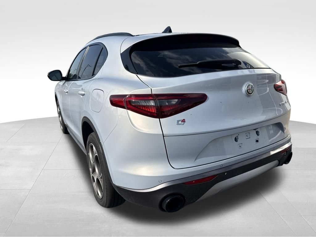 Used 2022 Alfa Romeo Stelvio Ti w/ Active Assist Plus Package AWD/4WD image 7