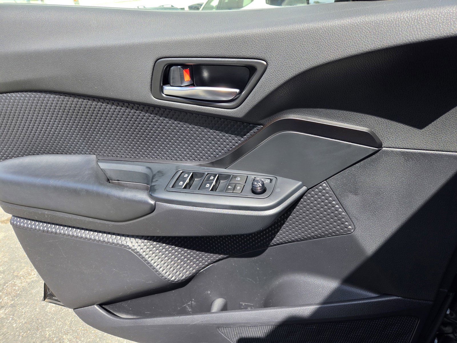 Used 2018 Toyota C-HR XLE FWD image 25