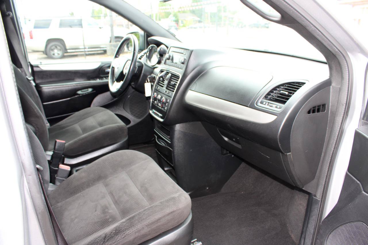 Used 2015 Dodge Grand Caravan SE w/ Quick Order Package 29E SE FWD image 16