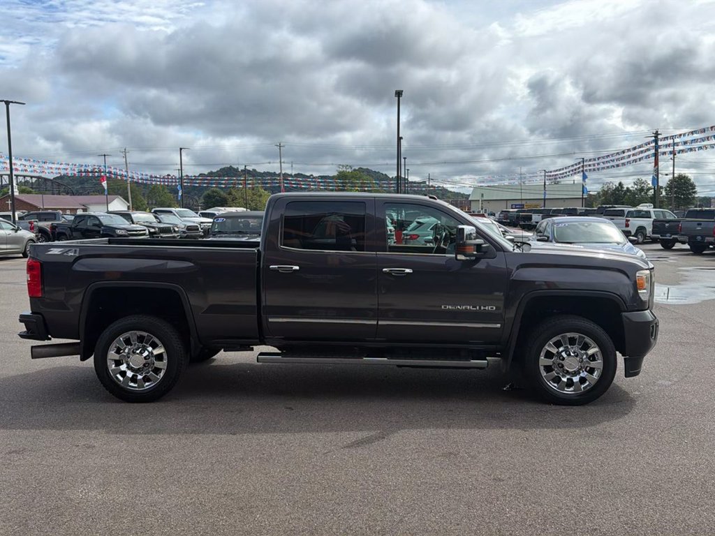 Used 2015 GMC Sierra 2500 Denali w/ Duramax Plus Package AWD/4WD image 27