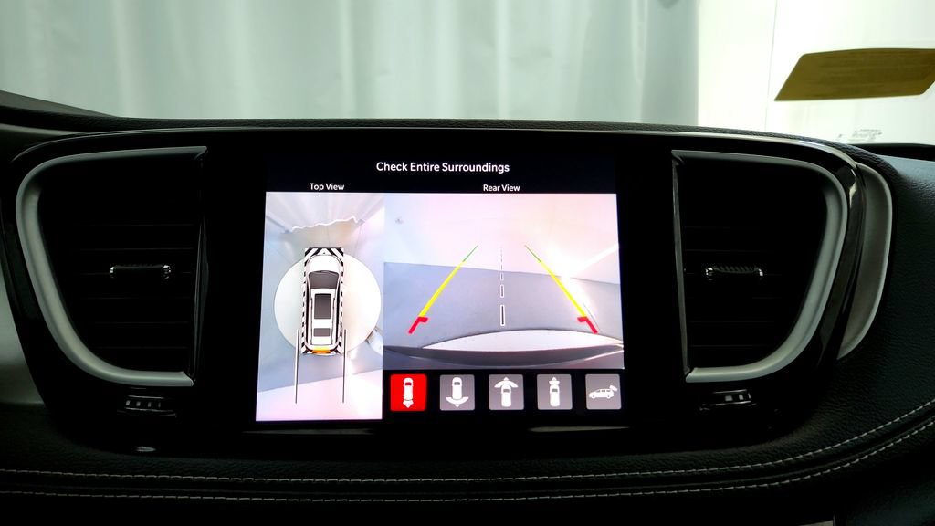 Used 2023 Chrysler Pacifica Limited w/ Uconnect Theater Family Group AWD/4WD image 33