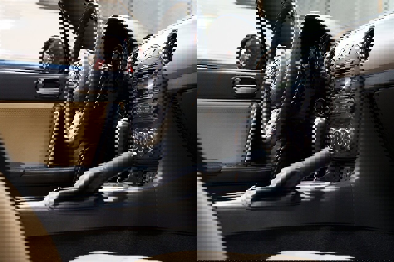 Used 2009 MAZDA MX-5 Miata Grand Touring w/ Premium Pkg image 28