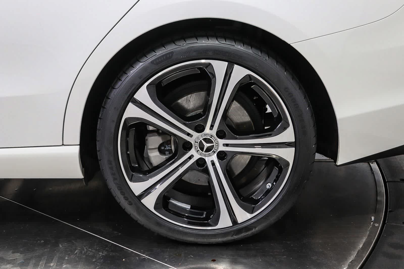 Used 2025 Mercedes-Benz C 300 Sedan image 10