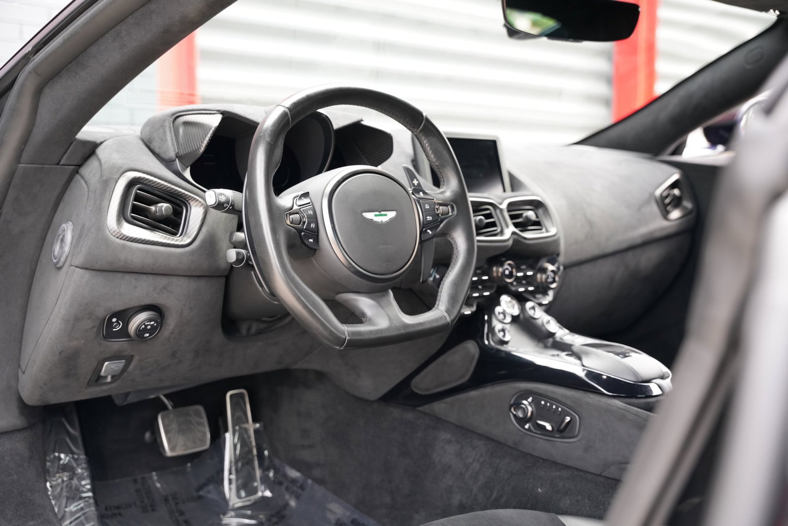 Used 2019 Aston Martin V8 Vantage Coupe RWD image 17
