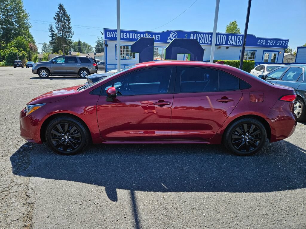 Used 2022 Toyota Corolla LE FWD image 2