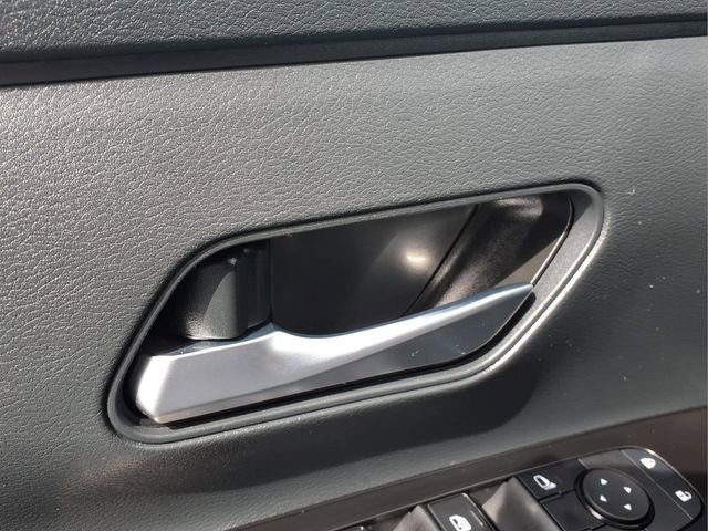 Certified 2025 Nissan Kicks SV AWD/4WD image 16