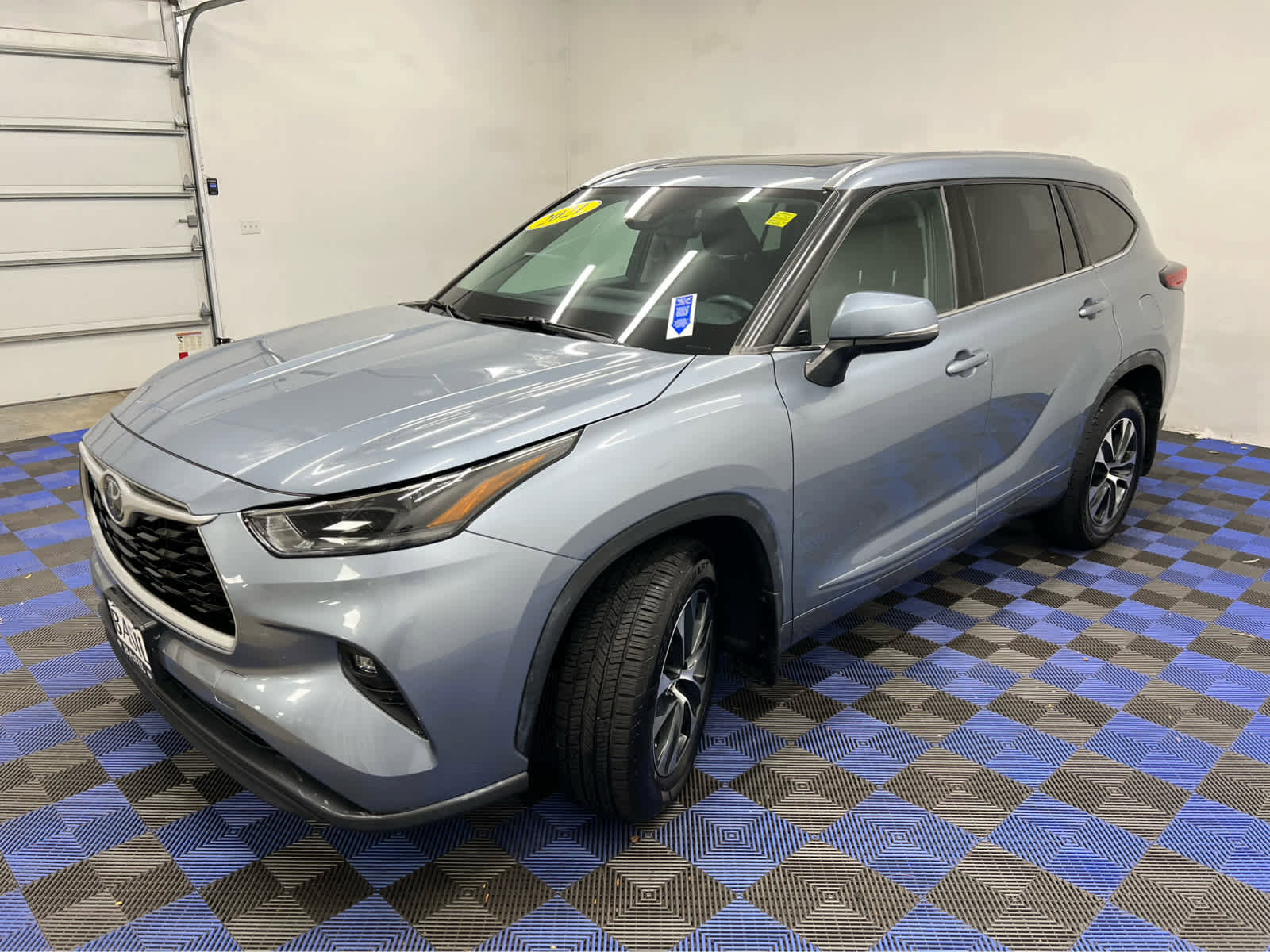 Used 2021 Toyota Highlander XLE image 3