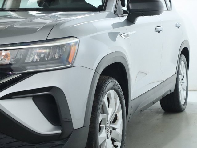 Certified 2023 Volkswagen Taos S image 4