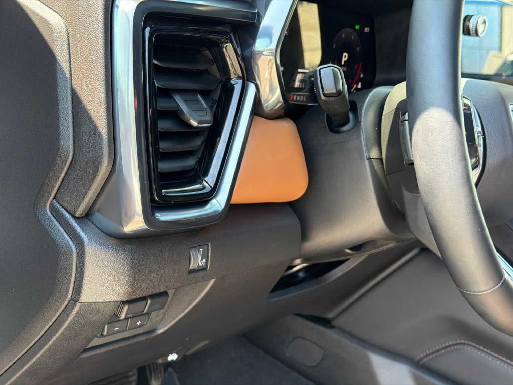 Used 2024 GMC Canyon AT4 w/ AT4 Premium Package AWD/4WD image 20
