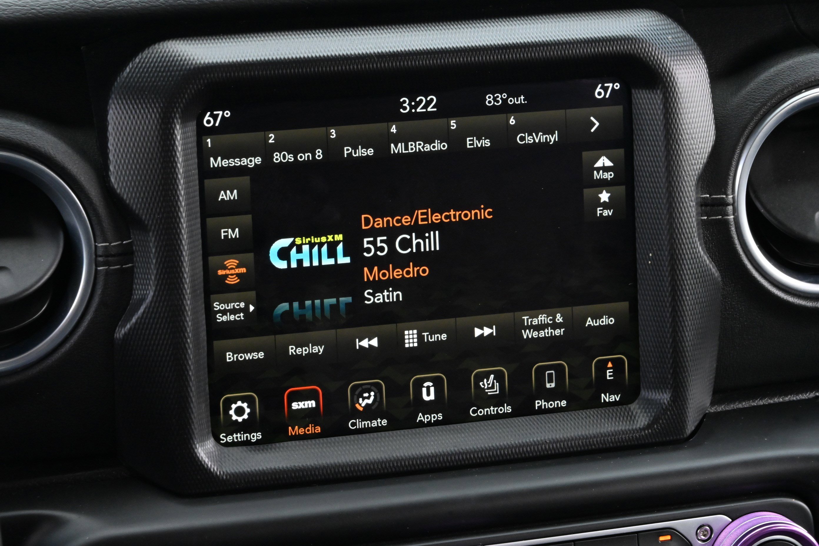 Used 2018 Jeep Wrangler Unlimited Sahara AWD/4WD image 32