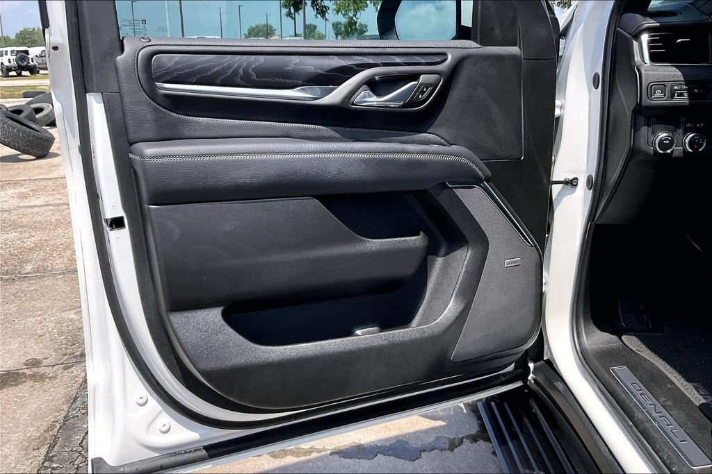 Used 2024 GMC Yukon Denali RWD image 17