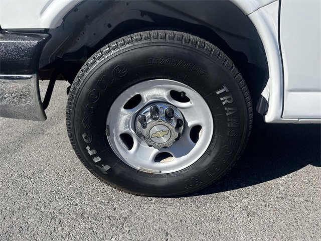 Used 2009 Chevrolet Express 3500 Extended Passenger image 10