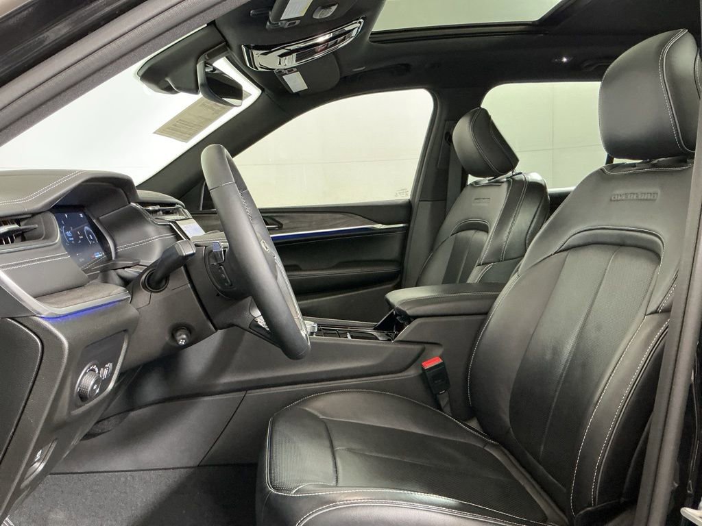 Used 2022 Jeep Grand Cherokee Overland image 23