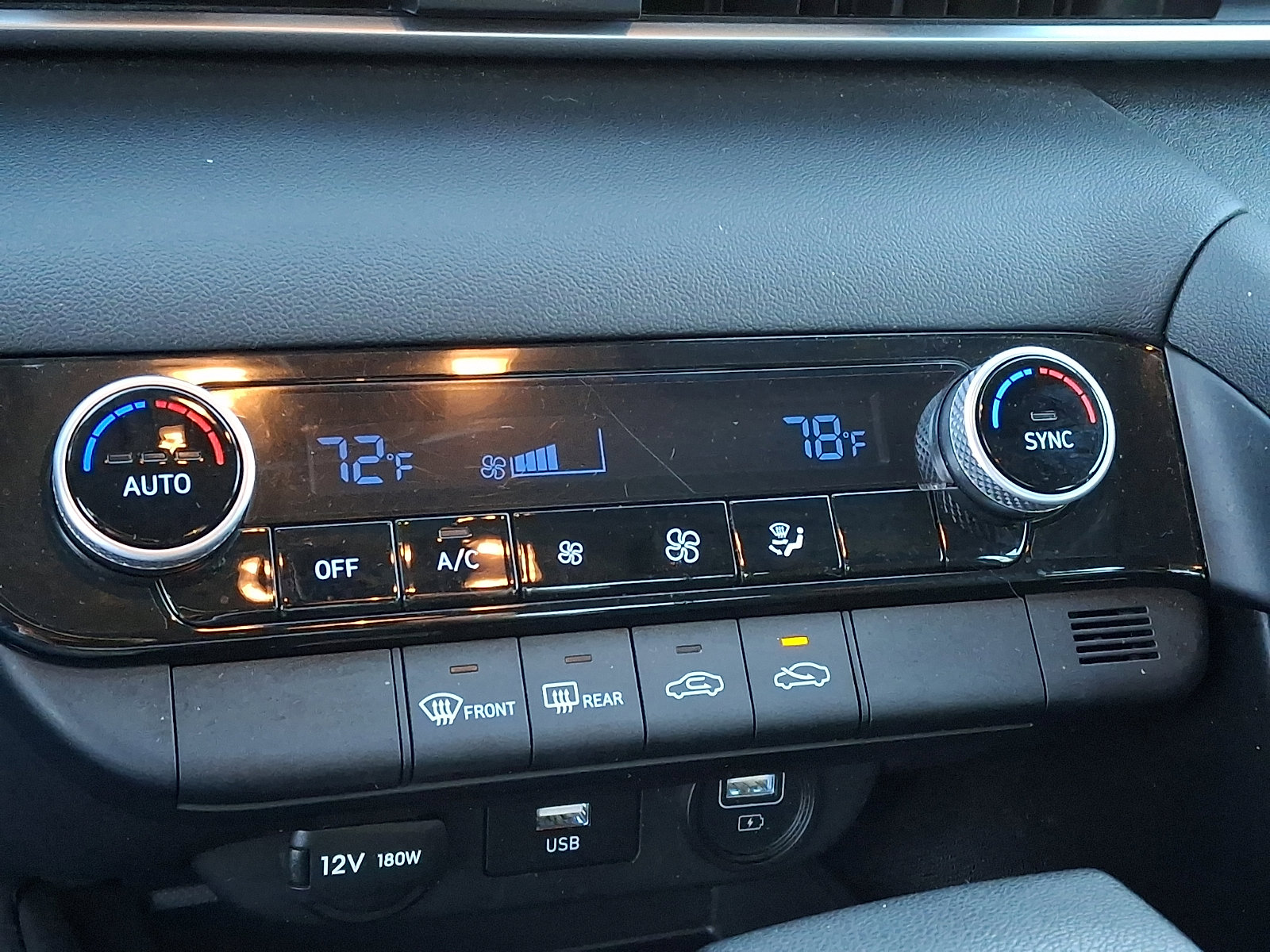 Used 2023 Hyundai Elantra SEL image 18