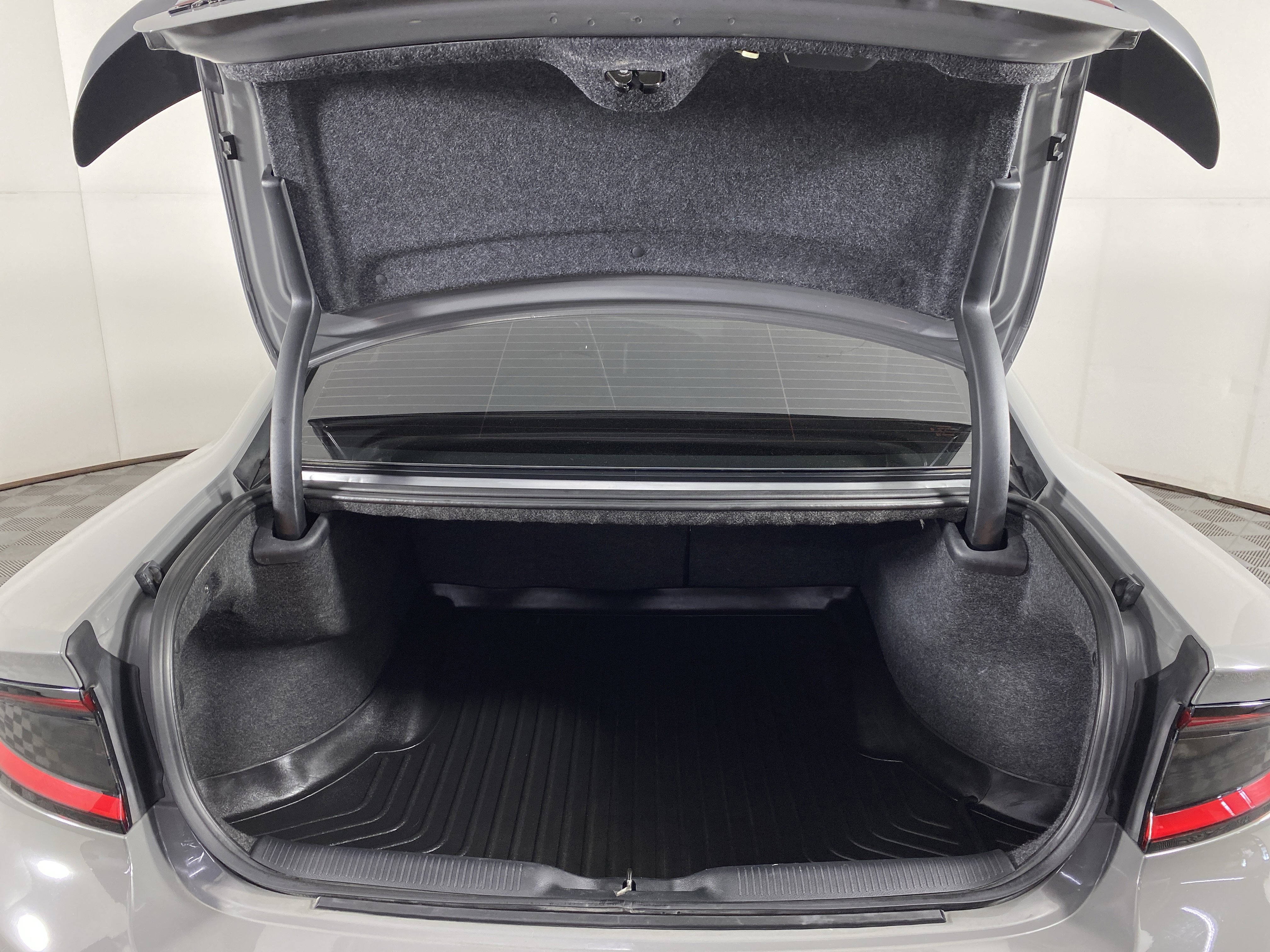 Used 2019 Dodge Charger SXT w/ Blacktop Package image 32