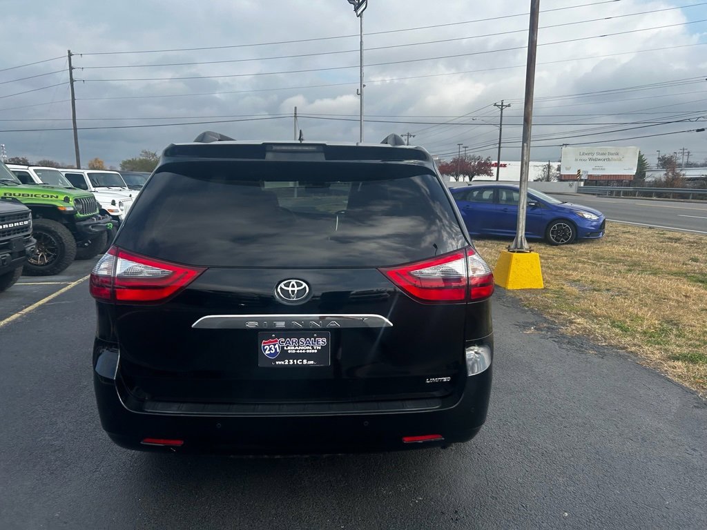 Used 2020 Toyota Sienna Limited Premium image 4