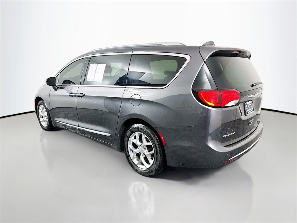 Used 2018 Chrysler Pacifica Limited image 5