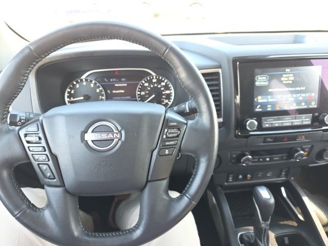 Used 2024 Nissan Frontier SV w/ SV Convenience Package image 16