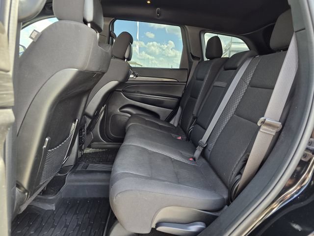 Used 2021 Jeep Grand Cherokee Laredo w/ Security & Convenience Group AWD/4WD image 17