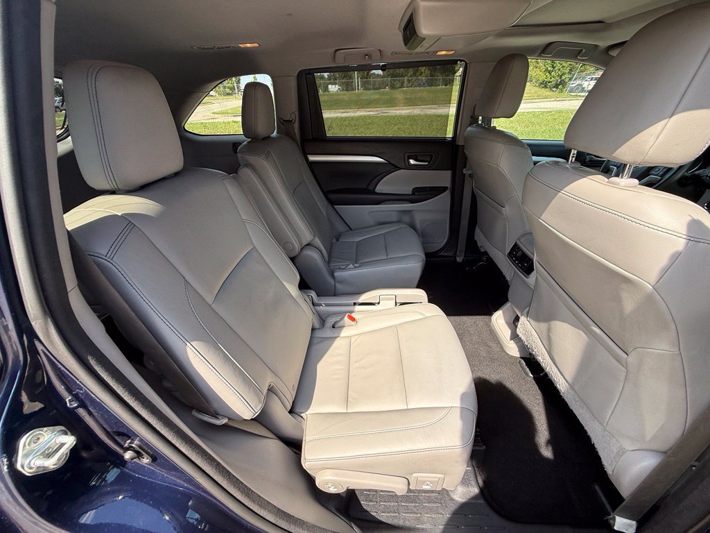 Used 2015 Toyota Highlander XLE AWD/4WD image 39