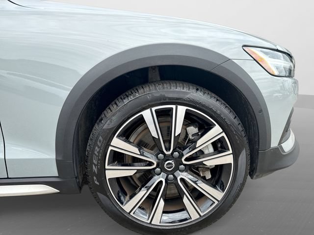 Certified 2025 Volvo V60 B5 Cross Country Ultra AWD/4WD image 22