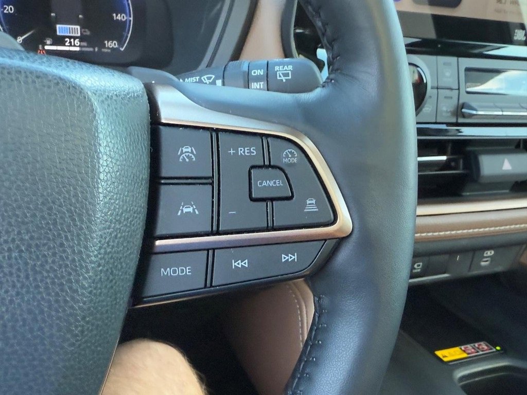 Used 2024 Toyota Grand Highlander AWD Hybrid image 19