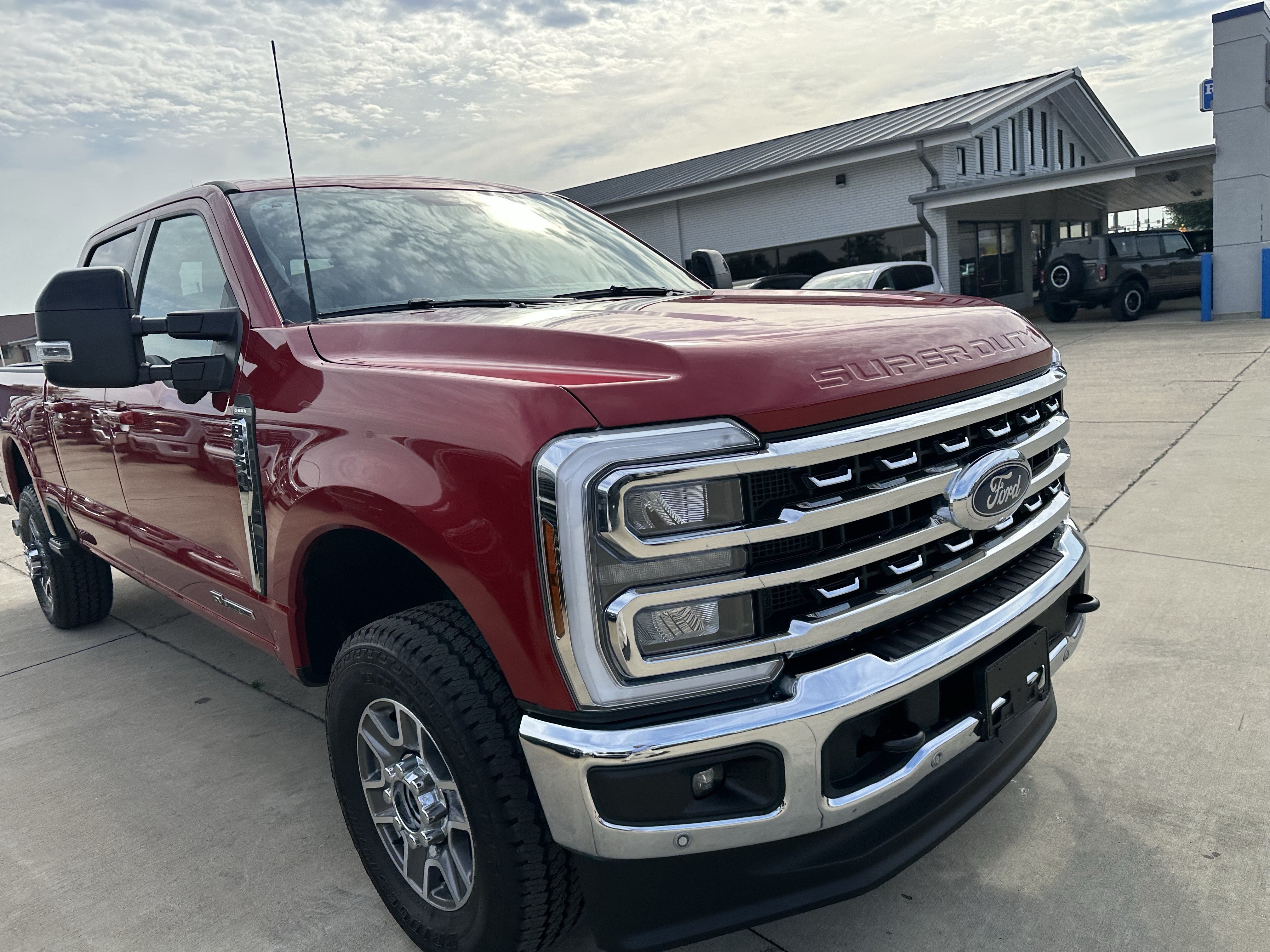 Used 2024 Ford F350 Lariat w/ Lariat Ultimate Package AWD/4WD image 3
