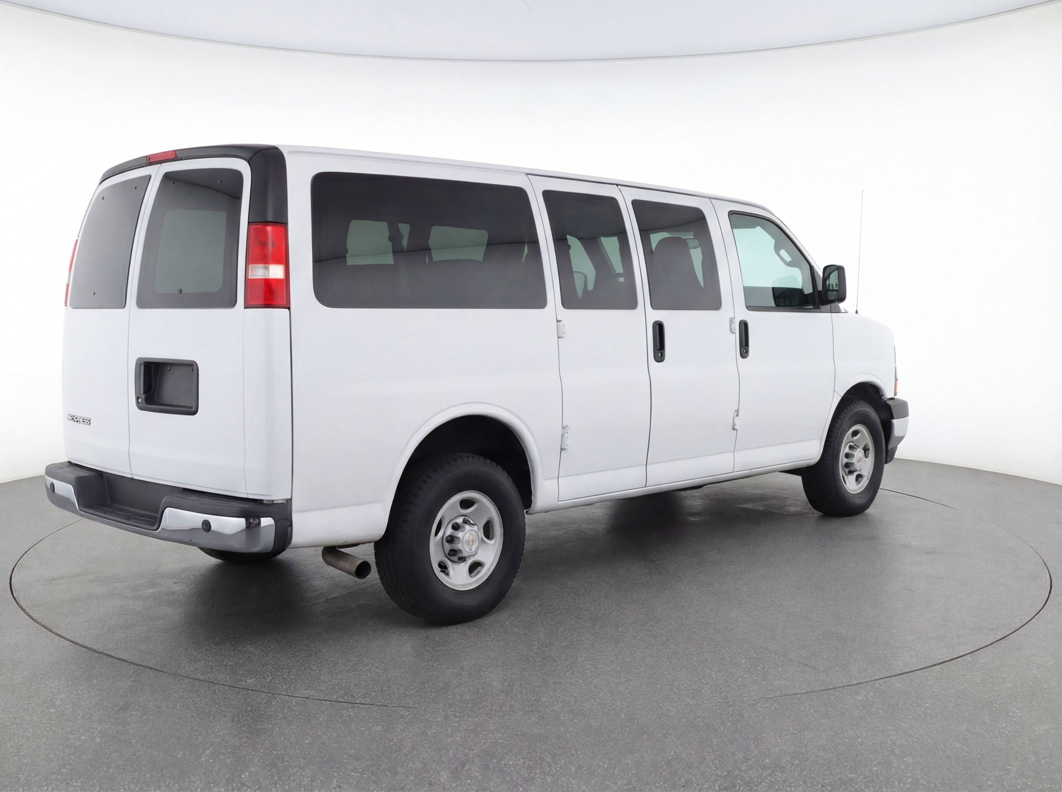 Used 2025 Chevrolet Express 3500 LT w/ LT Preferred Equipment Group RWD image 9
