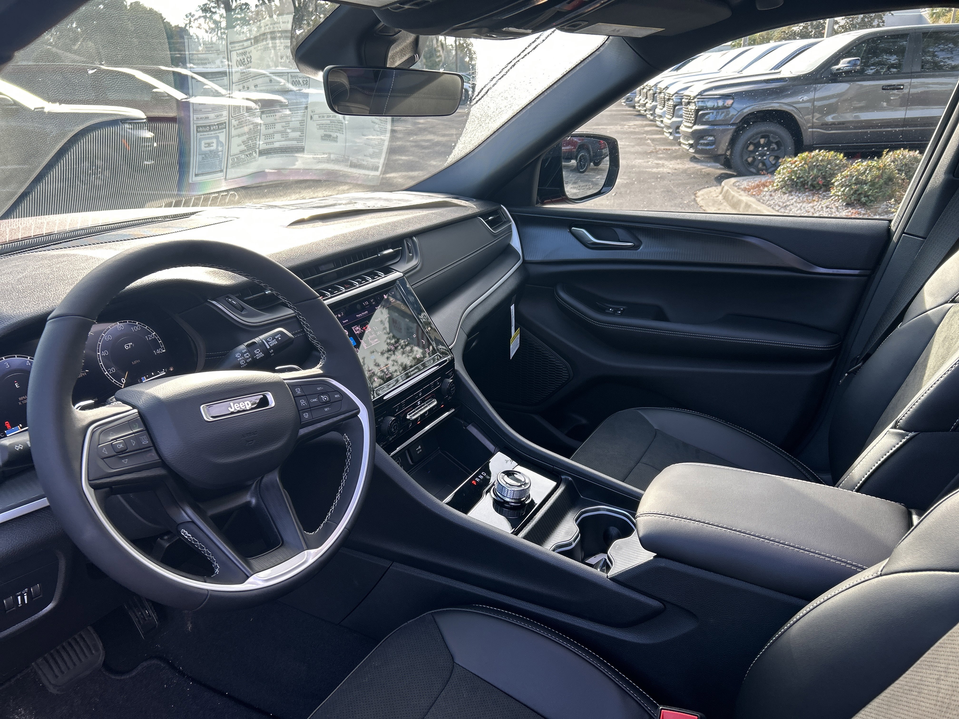 New 2025 Jeep Grand Cherokee Altitude image 15