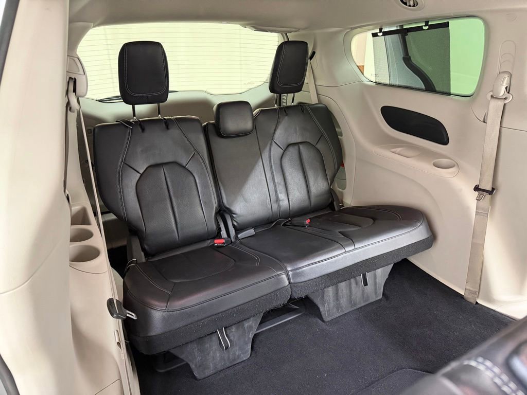 Used 2022 Chrysler Pacifica Touring-L FWD image 16