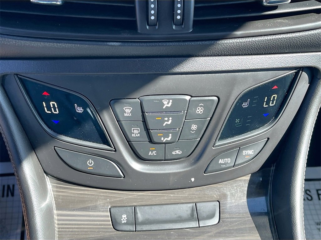 Used 2020 Buick Envision Essence image 16