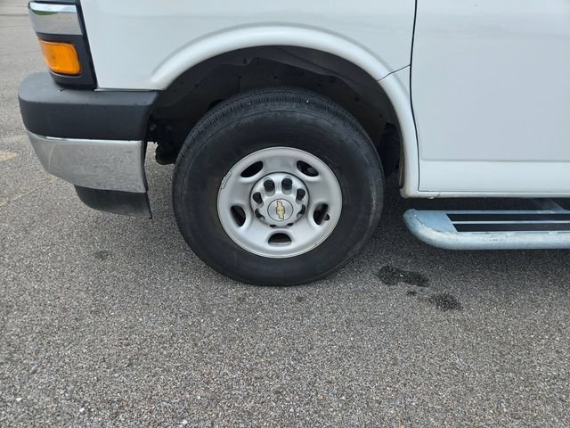 Used 2025 Chevrolet Express 2500 w/ Driver Convenience Package RWD image 27
