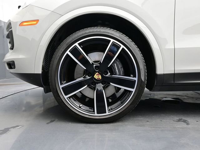 Certified 2023 Porsche Cayenne AWD/4WD image 6