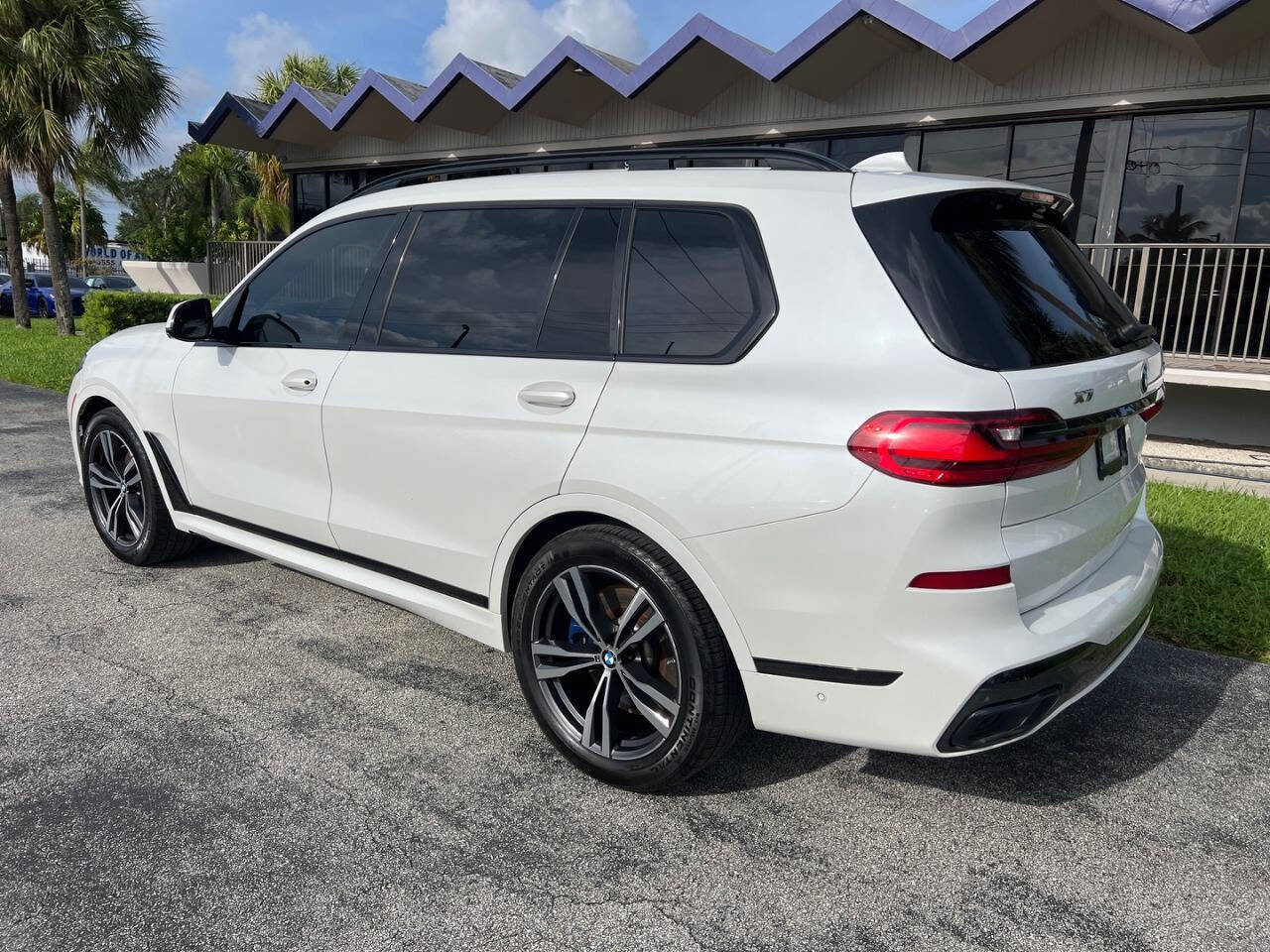 Used 2021 BMW X7 M50i w/ Dynamic Handling Package image 7