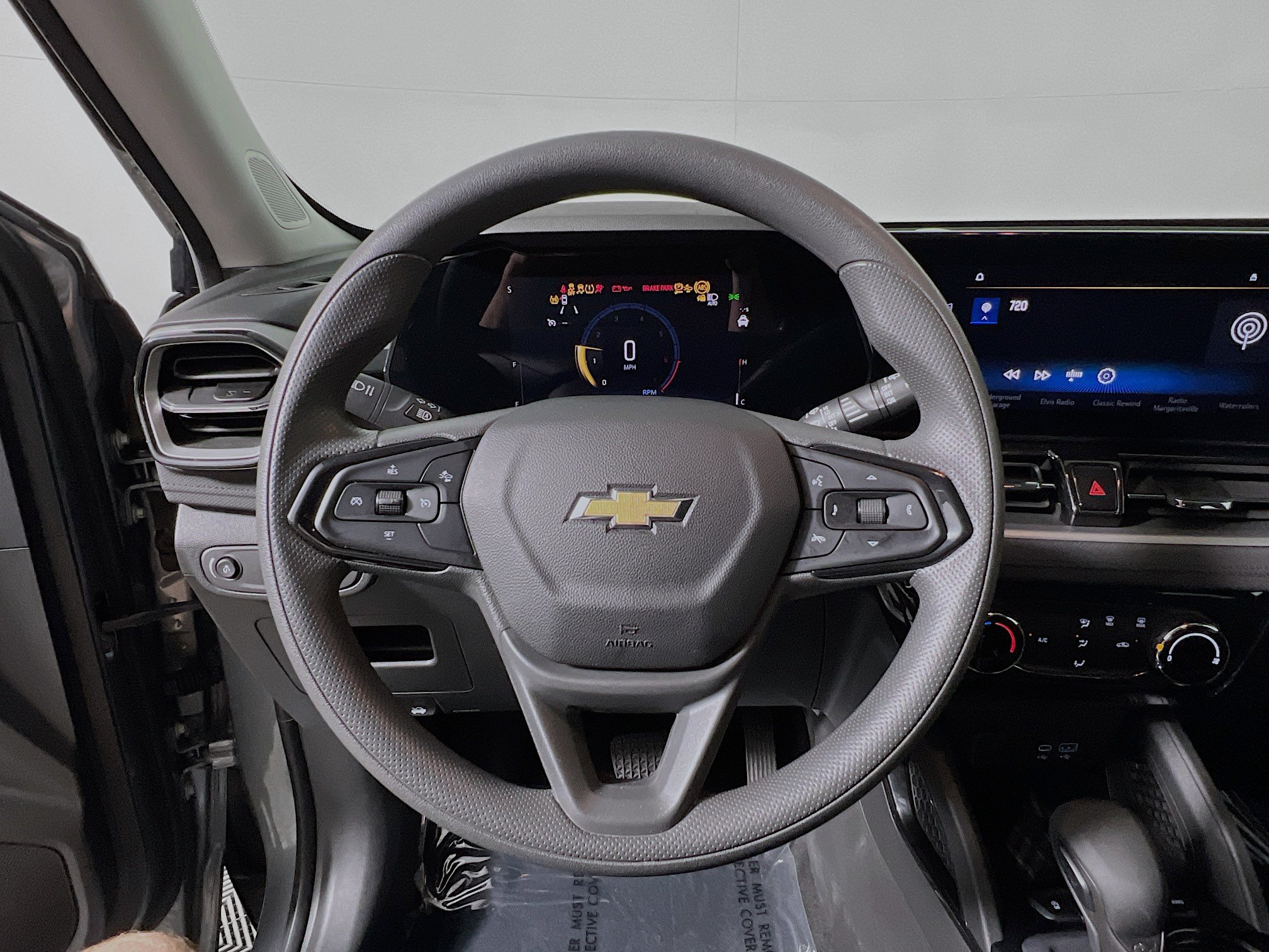 Used 2025 Chevrolet TrailBlazer LT AWD/4WD image 18
